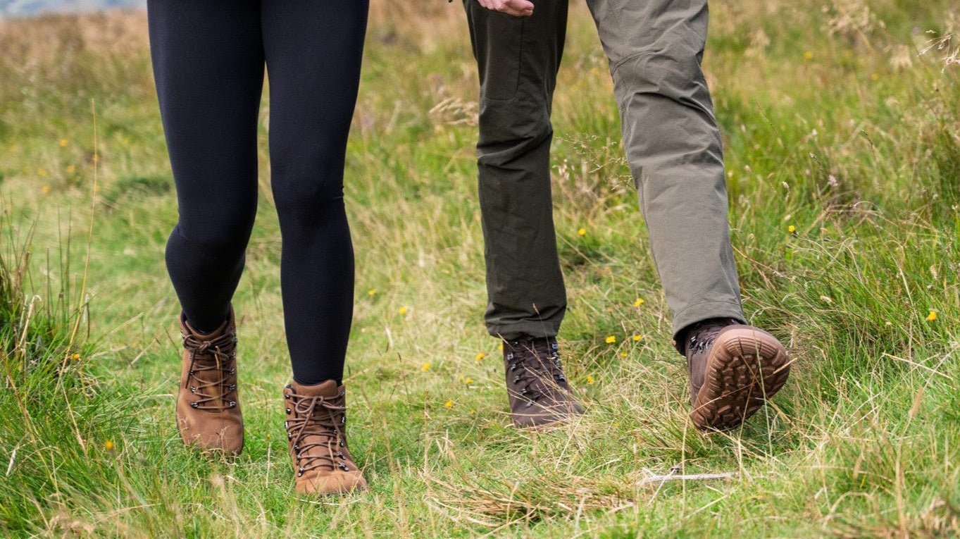 Traditional vs Barefoot Hiking Boots: 5 Reasons to Switch This Autumn